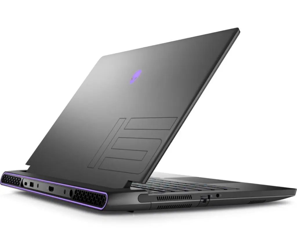 alienware_m15_r7__i912900h__32_1671181304_848e7801_progressive.webp